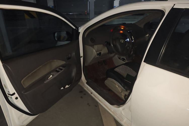 Used Toyota Vios 2011 1.6L GL-i Sunroof Version AT Interior 3
