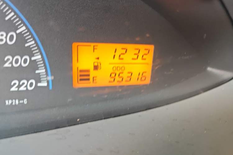 Used Toyota Vios 2011 1.6L GL-i Sunroof Version AT Odometer Close Up