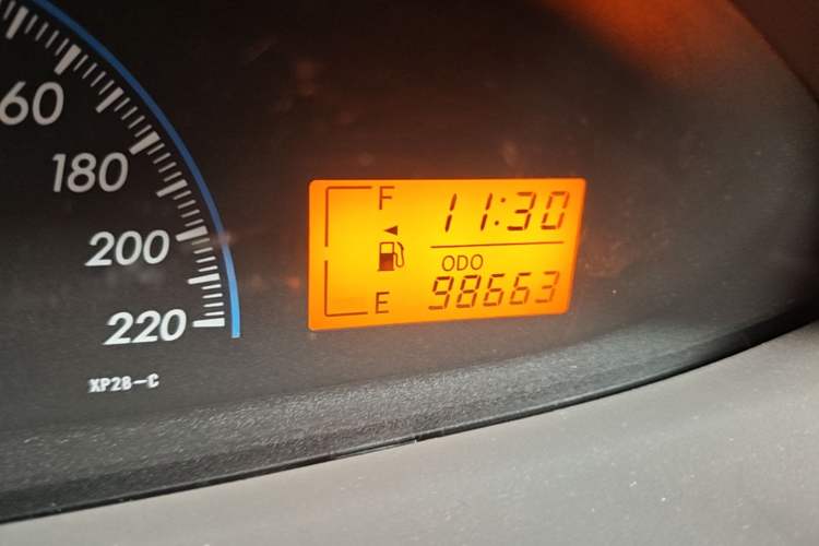 Used Toyota Vios 2011 1.6L GL-i Sunroof Version AT Odometer Close Up