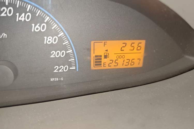 Used Toyota Vios 2011 1.6L GL-i Sunroof Version AT Odometer Close Up