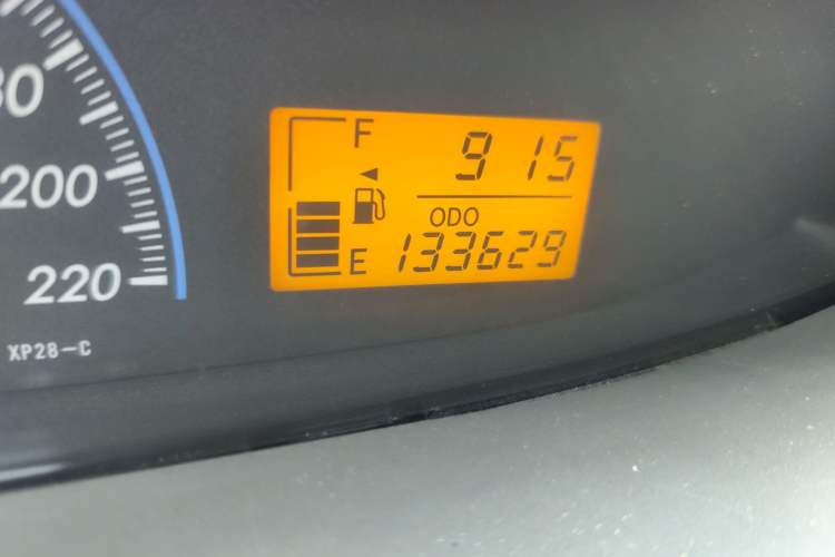 Used Toyota Vios 2011 1.6L GL-i Sunroof Version AT Odometer Close Up