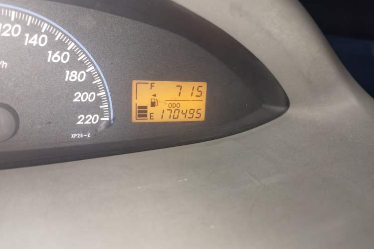 Used Toyota Vios 2011 1.6L GL-i Sunroof Version AT Odometer Close Up