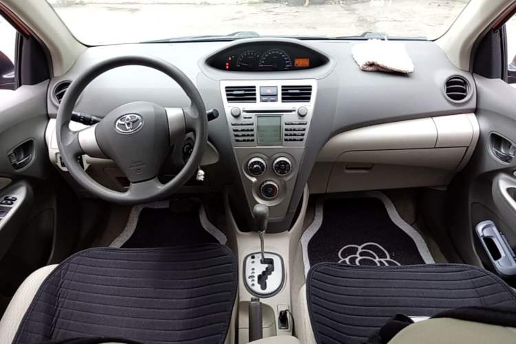 Used Toyota Vios 2013 Special Edition 1.6L GL-i Model with Sunroof Automatic Transmission Center Console