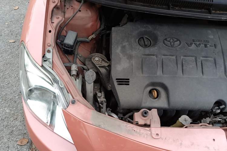 Used Toyota Vios 2013 Special Edition 1.6L GL-i Model with Sunroof Automatic Transmission Engine Bay Right