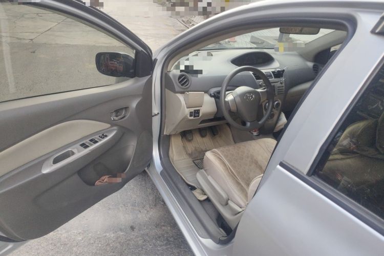 Used Toyota Vios 2013 Special Edition 1.6L GL-i Model with Sunroof Manual Transmission Driver Seat