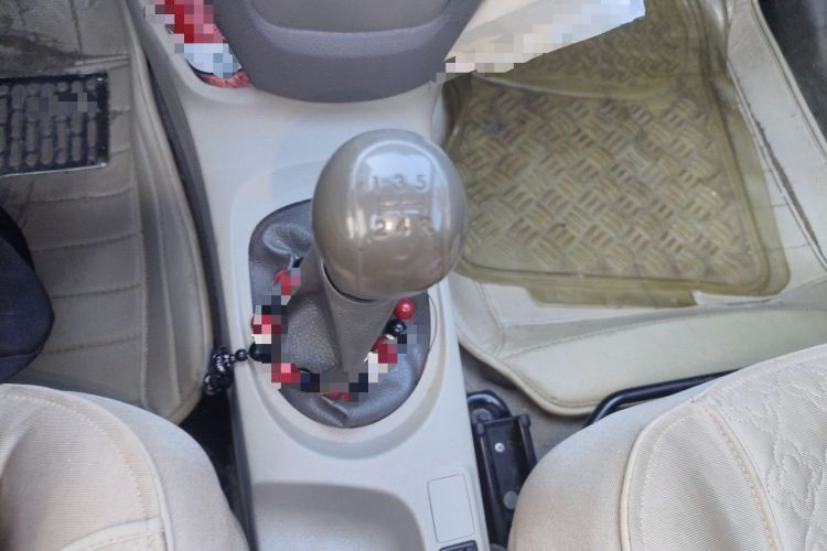 Used Toyota Vios 2013 Special Edition 1.6L GL-i Model with Sunroof Manual Transmission Gear Lever