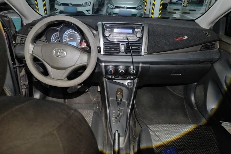 Used Toyota Vios 2014 1.3L Automatic Standard Edition Center Console