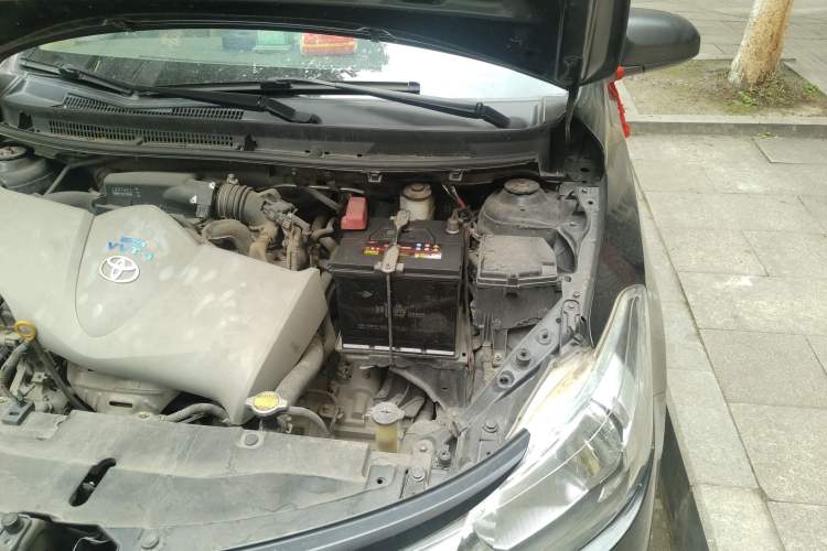 Used Toyota Vios 2014 1.3L Manual Value Edition Engine Bay Left
