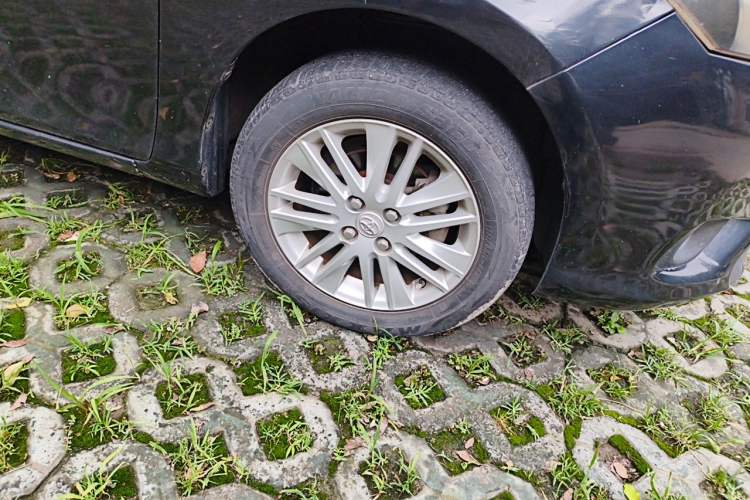 Used Toyota Vios 2014 1.5L Automatic Smart Edition Right Front Wheel Hub