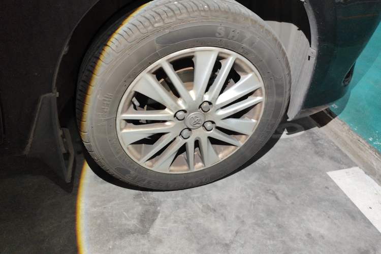 Used Toyota Vios 2014 1.3L Automatic Standard Edition Right Front Wheel Hub