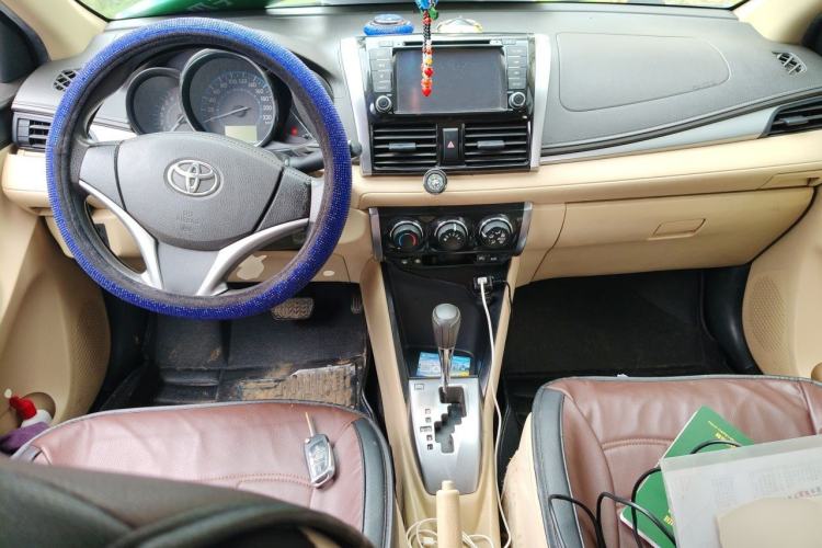 Used Toyota Vios 2014 1.5L Automatic ZhiShang Edition Center Console
