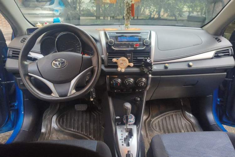 Used Toyota Vios 2014 1.5L Automatic ZhiShang Edition Center Console