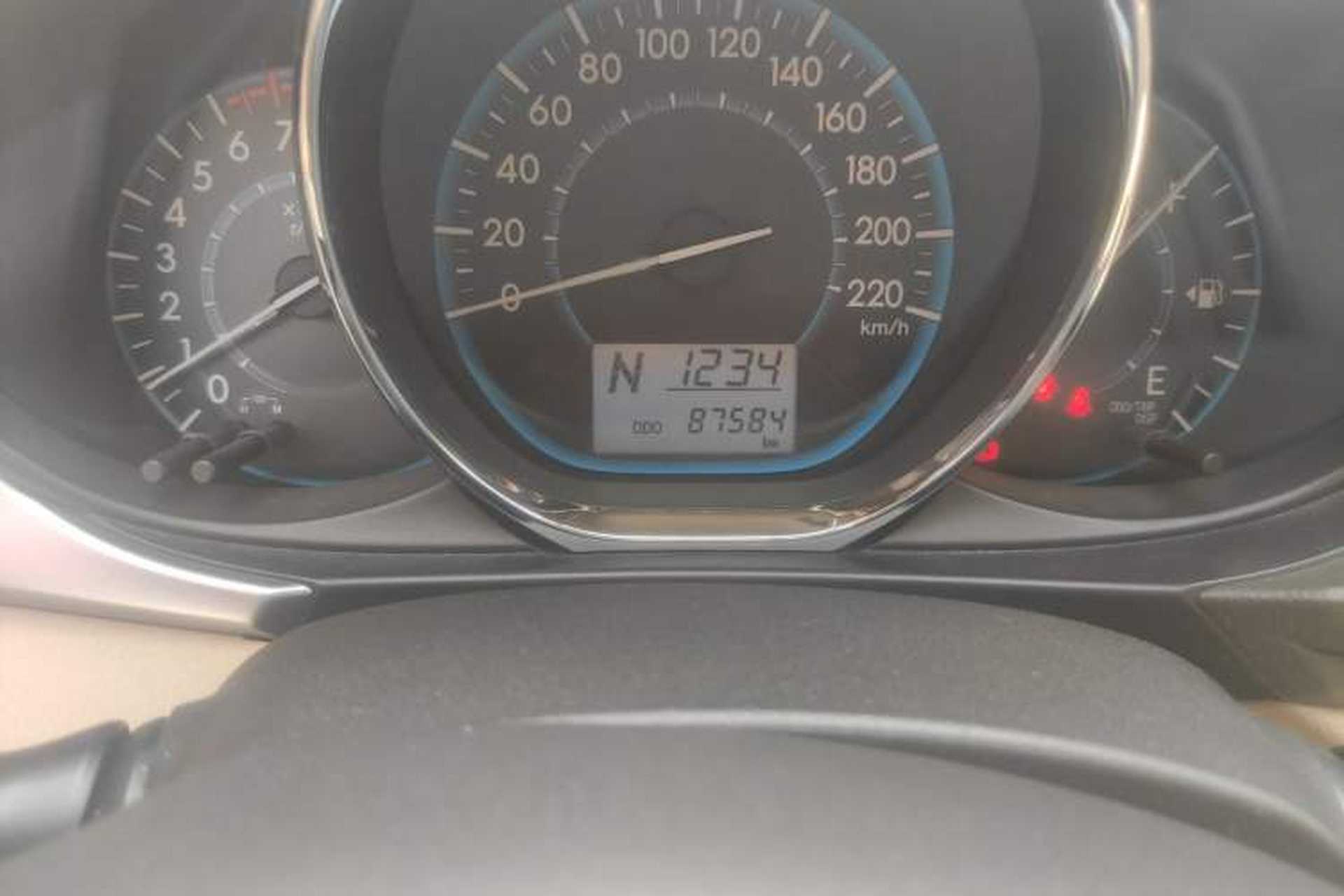 Used Toyota Vios 2014 1.3L Automatic ZhiShang Edition Odometer Close Up
