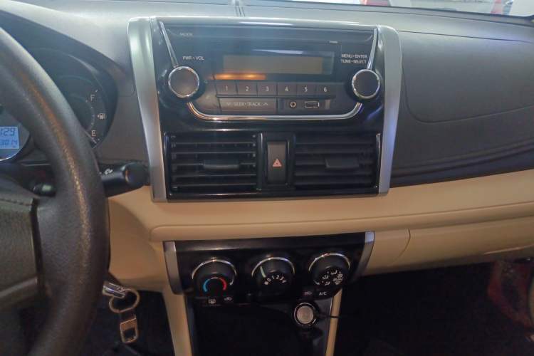 Used Toyota Vios 2014 1.3L Automatic Standard Edition Audio And AC Panel