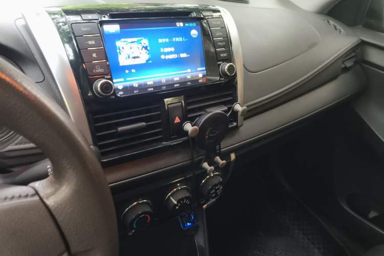 Used Toyota Vios 2014 1.3L Automatic Standard Edition Audio And AC Panel