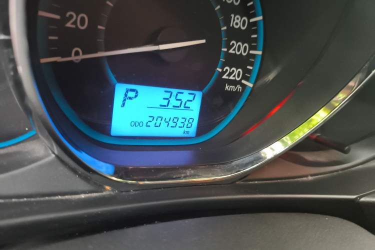Used Toyota Vios 2014 1.3L Automatic Standard Edition Odometer Close Up