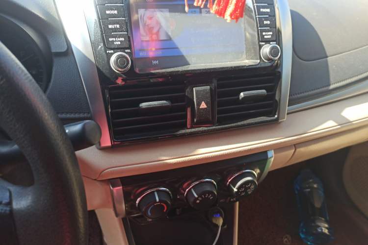Used Toyota Vios 2014 1.3L Automatic Standard Edition Audio And AC Panel