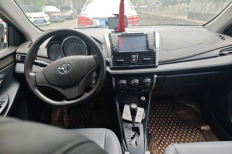 Used Toyota Vios 2014 1.5L Automatic ZhiZhen Edition Center Console