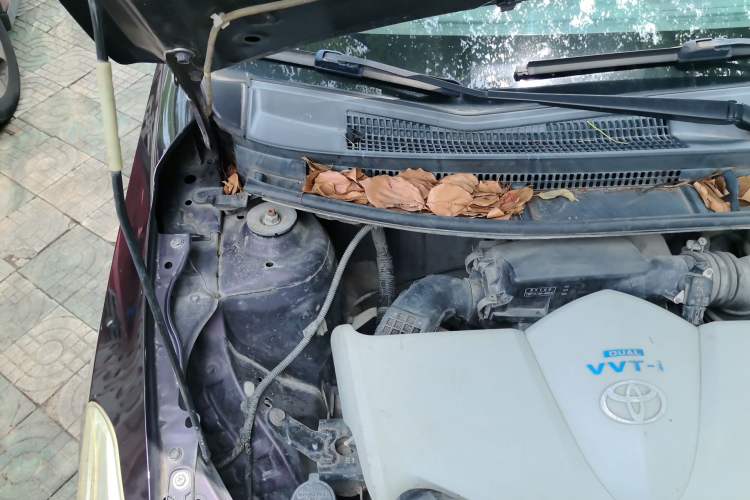 Used Toyota Vios 2014 1.5L Automatic ZhiZhen Edition Engine Bay Right