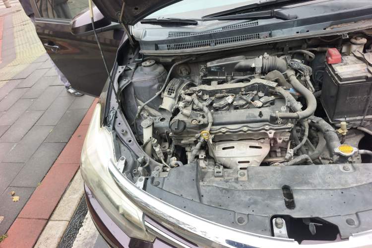 Used Toyota Vios 2014 1.5L Automatic ZhiZhen Edition Engine Bay Right