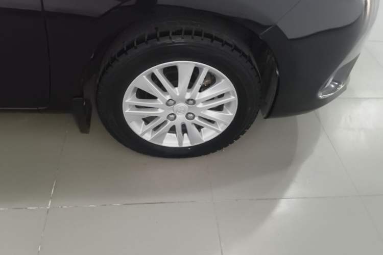 Used Toyota Vios 2014 1.5L Automatic Smart Edition Right Front Wheel Hub