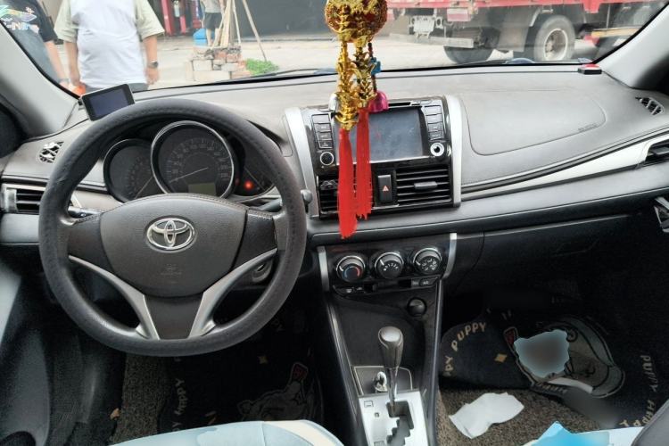 Used Toyota Vios 2014 1.5L Automatic ZhiShang Edition Center Console