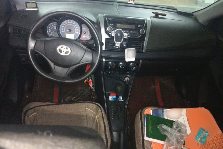 Used Toyota Vios 2014 1.3L Automatic Standard Edition Center Console