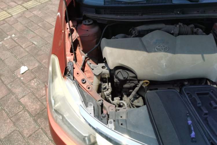 Used Toyota Vios 2014 1.5L Automatic ZhiShang Edition Engine Bay Right