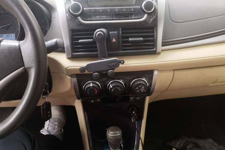 Used Toyota Vios 2014 1.5L Automatic ZhiShang Edition Audio And AC Panel