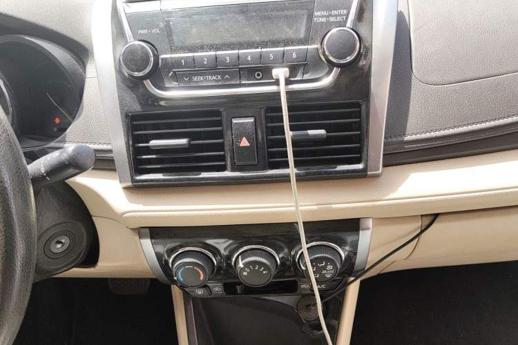 Used Toyota Vios 2014 1.3L Automatic Standard Edition Audio And AC Panel