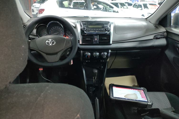 Used Toyota Vios 2014 1.3L Automatic Standard Edition Center Console