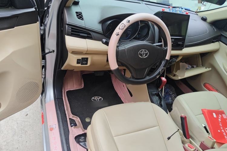 Used Toyota Vios 2014 1.3L Automatic Standard Edition Center Console