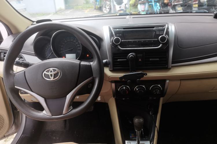 Used Toyota Vios 2014 1.5L Automatic ZhiShang Edition Center Console