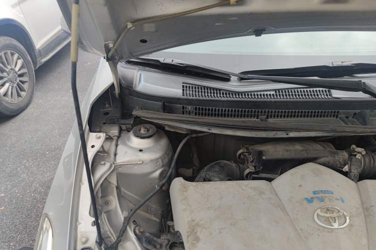 Used Toyota Vios 2014 1.5L Automatic ZhiZhen Edition Engine Bay Right