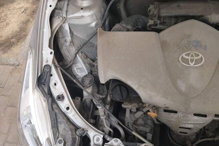 Used Toyota Vios 2014 1.3L Automatic ZhiShang Edition Engine Bay Right