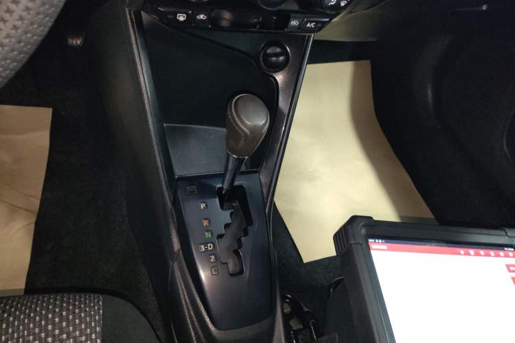 Used Toyota Vios 2014 1.3L Automatic Standard Edition Gear Lever