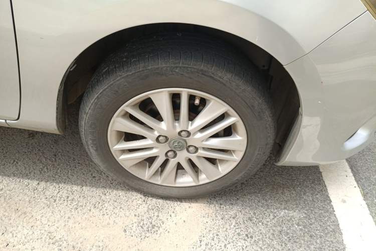 Used Toyota Vios 2014 1.3L Automatic Standard Edition Right Front Wheel Hub