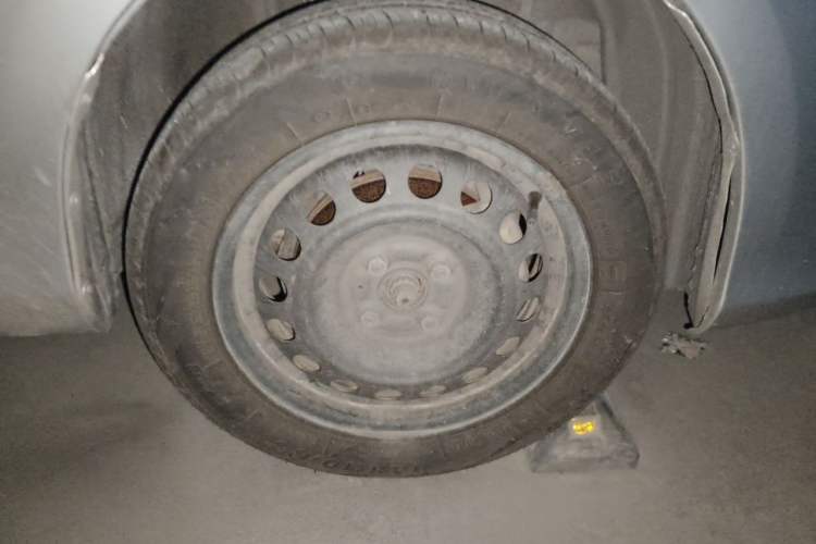 Used Toyota Vios 2014 1.3L Automatic Standard Edition Right Front Wheel Hub