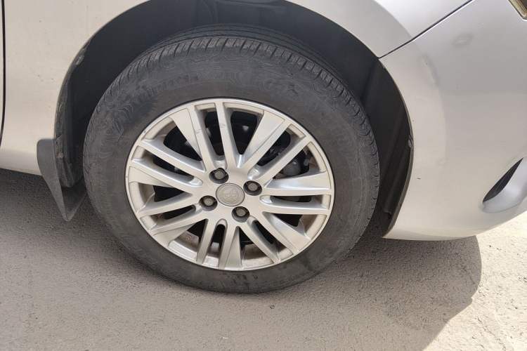 Used Toyota Vios 2014 1.3L Automatic Standard Edition Right Front Wheel Hub