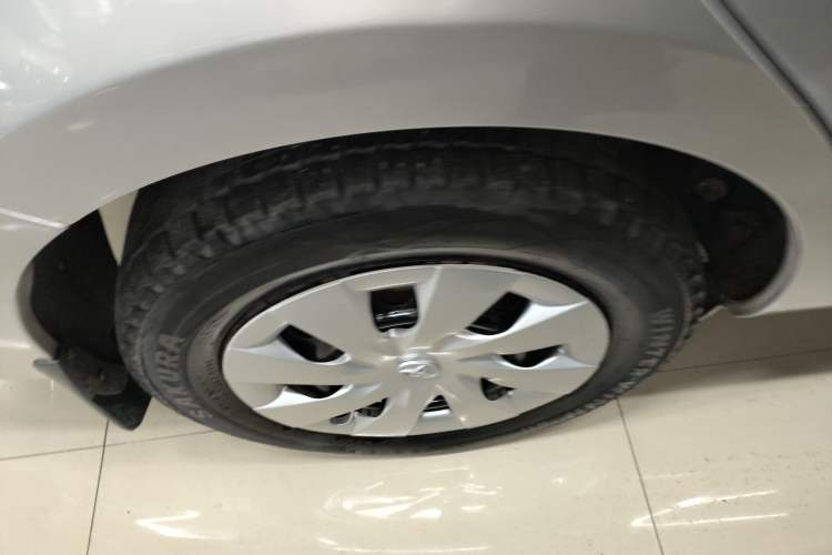 Used Toyota Vios 2014 1.3L Automatic Standard Edition Right Rear Wheel Hub