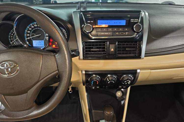 Used Toyota Vios 2014 1.5L Automatic ZhiZhen Edition Audio And AC Panel