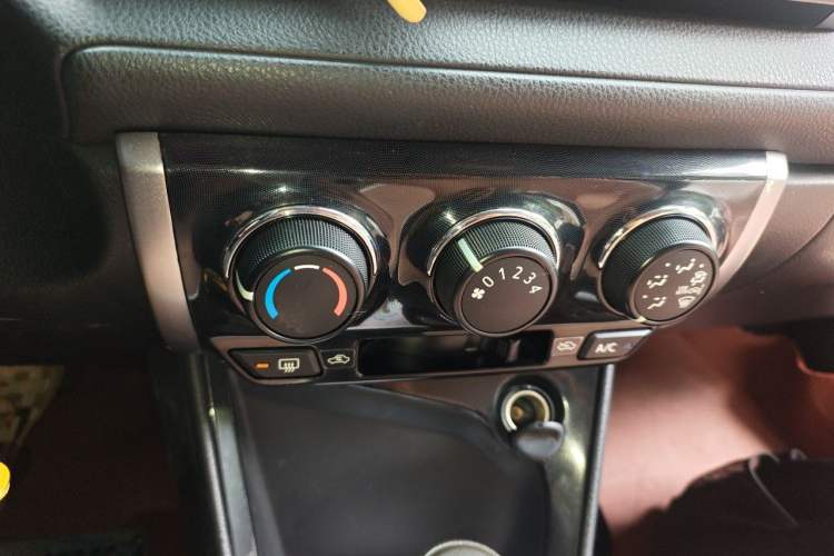 Used Toyota Vios 2014 1.5L Automatic ZhiZhen Edition Audio And AC Panel
