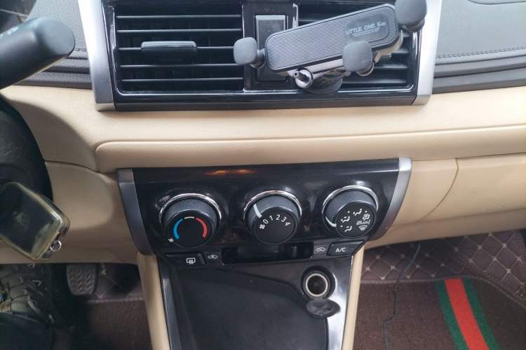 Used Toyota Vios 2014 1.3L Manual Value Edition Audio And AC Panel
