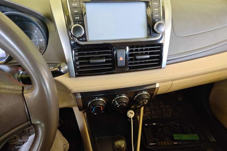 Used Toyota Vios 2014 1.5L Automatic ZhiZhen Edition Audio And AC Panel
