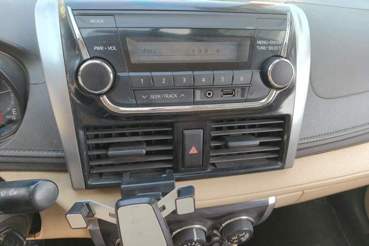Used Toyota Vios 2014 1.3L Automatic Standard Edition Audio And AC Panel