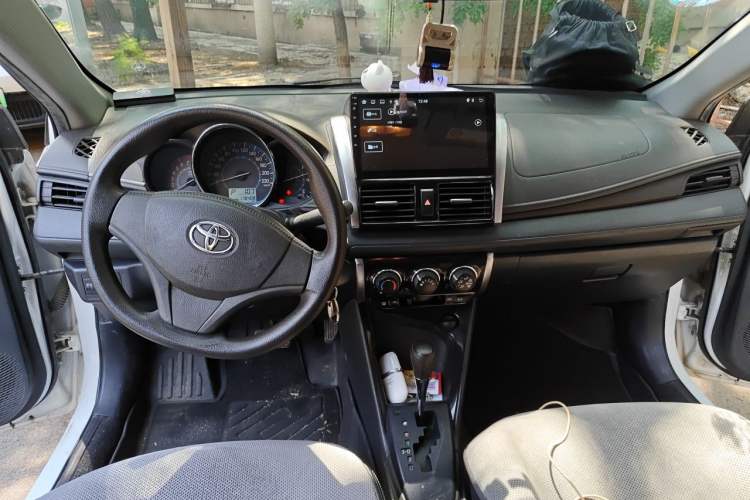 Used Toyota Vios 2014 1.5L Automatic ZhiZhen Edition Center Console