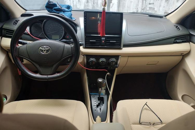 Used Toyota Vios 2014 1.3L Automatic Standard Edition Center Console