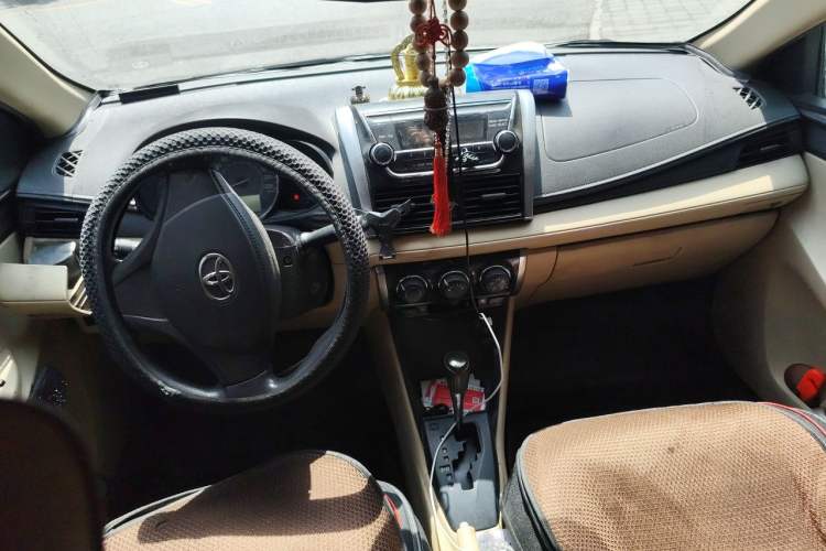 Used Toyota Vios 2014 1.3L Automatic Standard Edition Center Console