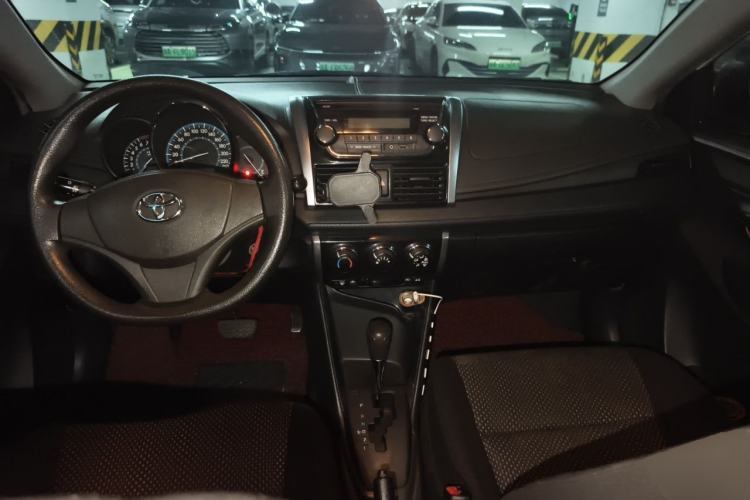 Used Toyota Vios 2014 1.3L Automatic Standard Edition Center Console