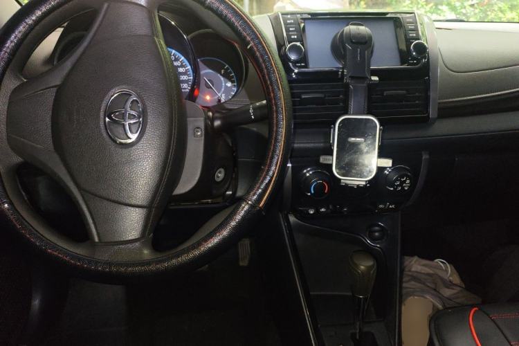 Used Toyota Vios 2014 1.5L Automatic ZhiShang Edition Center Console